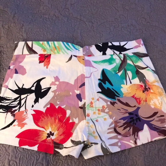 New. Girl floral shorts - Picture 4 of 4
